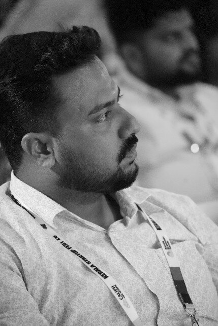 Dinesh Kumar speaking at a leadership workshop in Chennai